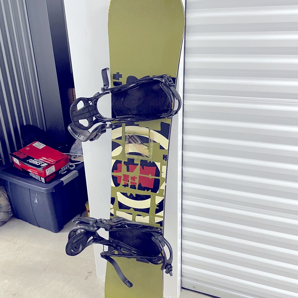 Snowboard PRICED TO SELL